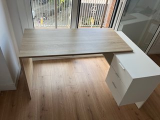 Mesa escritorio L, casi nueva