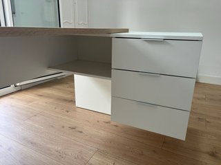 Mesa escritorio L, casi nueva