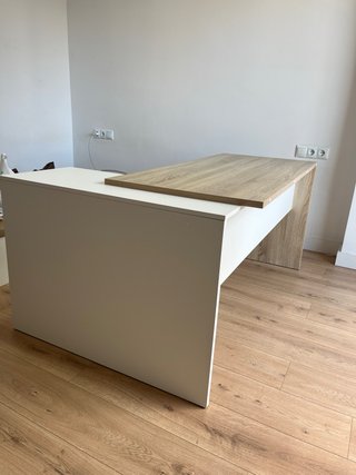 Mesa escritorio L, casi nueva