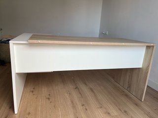 Mesa escritorio L, casi nueva