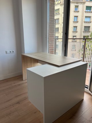 Mesa escritorio L, casi nueva