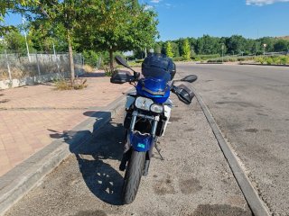 BMW F800R Moto Naked Azul y Blanca
