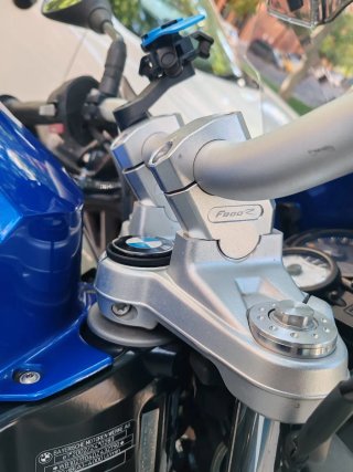 BMW F800R Moto Naked Azul y Blanca