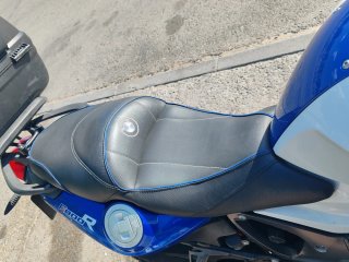 BMW F800R Moto Naked Azul y Blanca