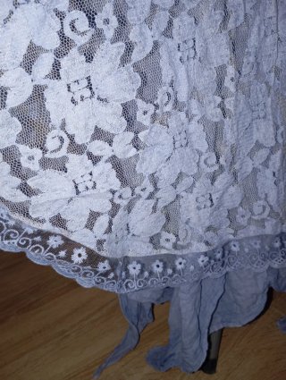Falda larga de encaje azul