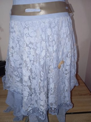 Falda larga de encaje azul