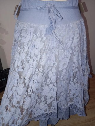 Falda larga de encaje azul