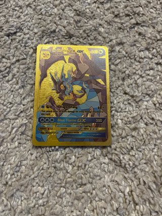 Cartas Pokémon Doradas y Negras