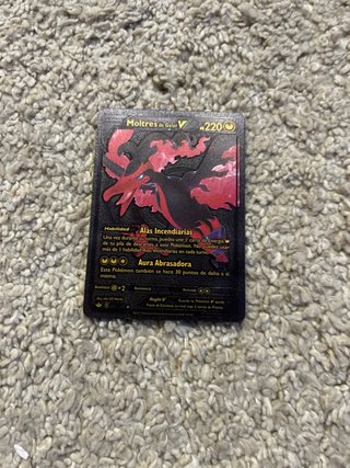 Cartas Pokémon Doradas y Negras