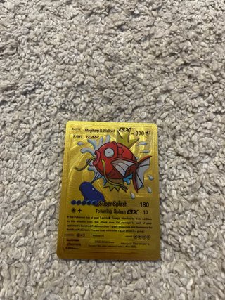 Cartas Pokémon Doradas y Negras