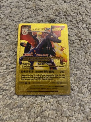 Cartas Pokémon Doradas y Negras