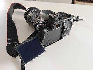 Canon EOS 60D + Objetivo EF-S 18-200mm