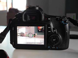 Canon EOS 60D + Objetivo EF-S 18-200mm