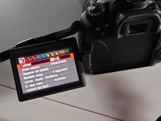 Canon EOS 60D + Objetivo EF-S 18-200mm