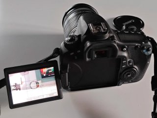 Canon EOS 60D + Objetivo EF-S 18-200mm