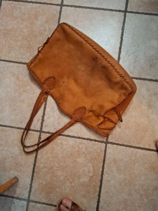 Borsa grande in cuoio marrone con fiori