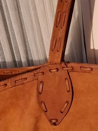 Borsa grande in cuoio marrone con fiori