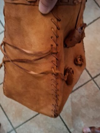 Borsa grande in cuoio marrone con fiori