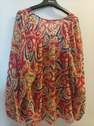 Blusa estampada manga larga