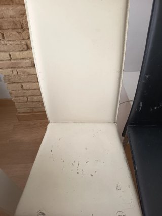 Mesa de comedor blanca y cristal negro