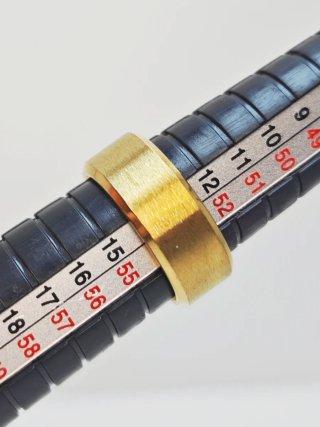 Anillo Titanio Carburo Oro con Circonitas