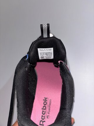 Zapatillas Reebok Negras con detalles