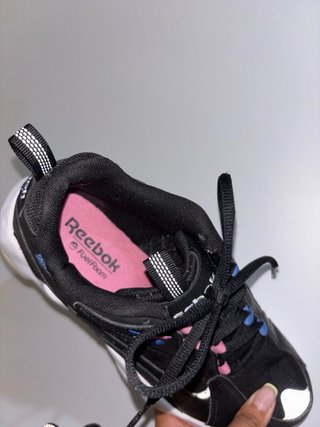 Zapatillas Reebok Negras con detalles