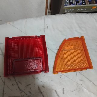 Tulipa Roja Izquierda y Ámbar Derecha Seat 124 Spo