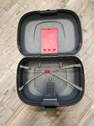 3 Baúles Moto Givi Maxia  de unos 40L y anclajes