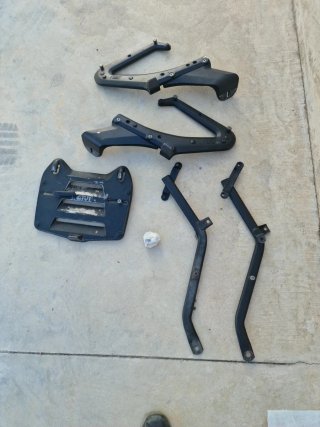 3 Baúles Moto Givi Maxia  de unos 40L y anclajes