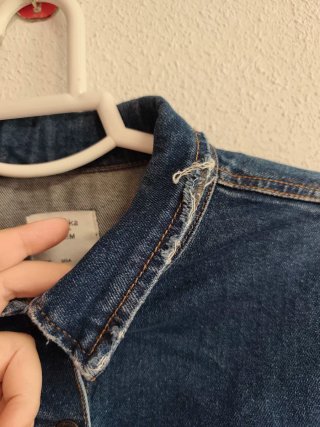 Cazadora vaquera de chica talla L de Bershka.