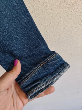 Cazadora vaquera de chica talla L de Bershka.