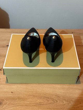 Zapatos de tacón Michael Kors negros