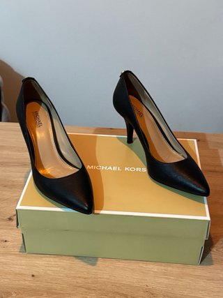 Zapatos de tacón Michael Kors negros