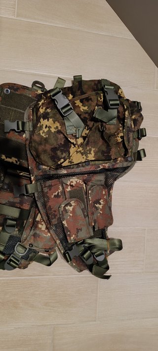 Gilet tattico mimetico