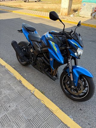 Suzuki GSX-S 750 Azul