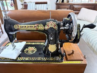Máquina de coser antigua POPUE