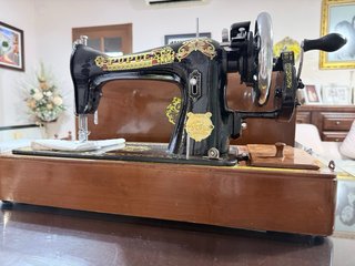 Máquina de coser antigua POPUE