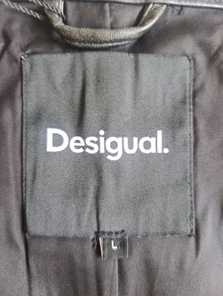 Chaqueta Desigual efecto piel desgastada