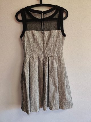 Vestido de chica talla S de Zara.