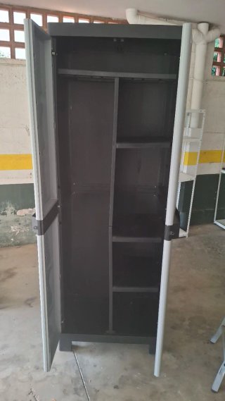 Armario exterior de plástico gris