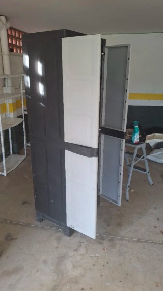Armario exterior de plástico gris