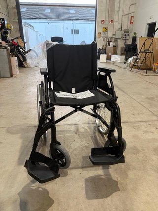 Silla de ruedas nueva a estrenar.