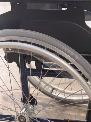 Silla de ruedas nueva a estrenar.