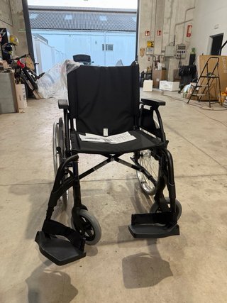 Silla de ruedas nueva a estrenar.
