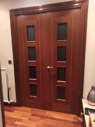 Puertas de madera con y sin cristales