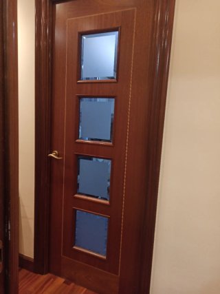 Puertas de madera con y sin cristales