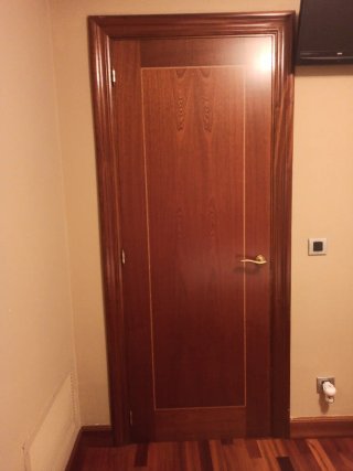 Puertas de madera con y sin cristales
