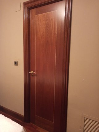 Puertas de madera con y sin cristales