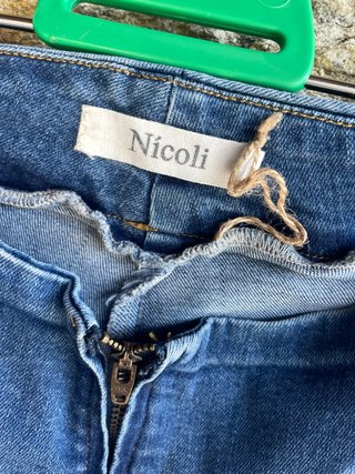 Jeans Nicoli cremallera delantera tachuelas